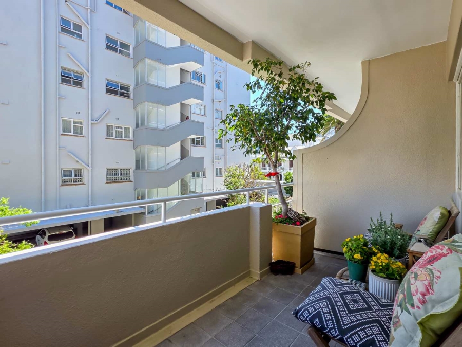2 Bedroom Property for Sale in Sea Point Western Cape
